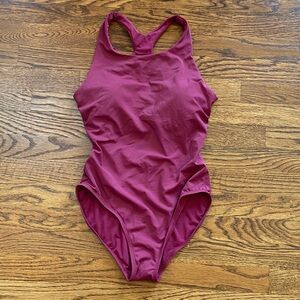 TYR Women’s High-Neck One-Piece Competition Swimsuit in Burgundy Size Small